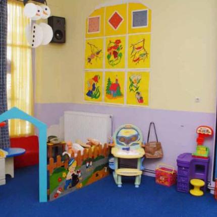 ΚΕΔΕ: Να ανανεωθούν οι συμβάσεις εργασίας στους δημοτικούς παιδικούς σταθμούς