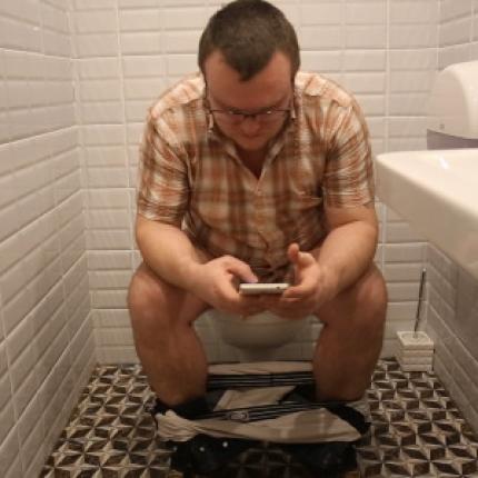 phone-in-toilet.jpg