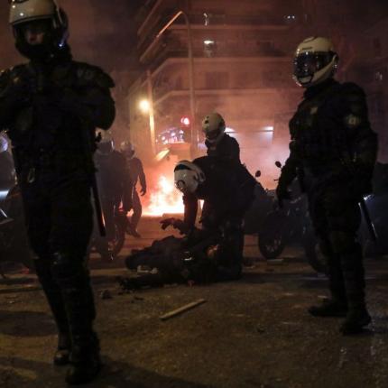 αστυνομια νεα σμυρνη τραυματιας αστυνομικος