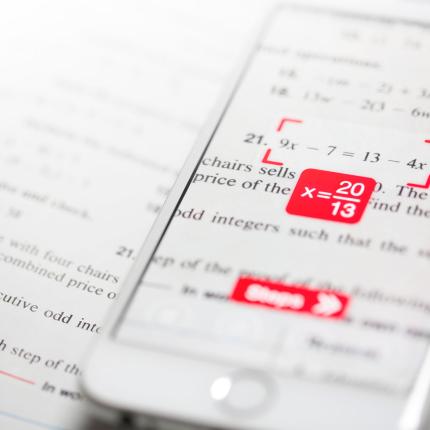 Εφαρμογή - σκονάκι που λύνει τις εξισώσεις (βίντεο)