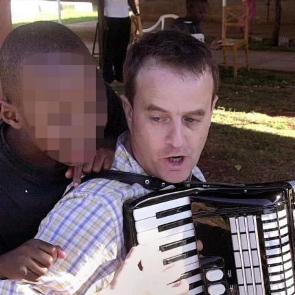 Βρετανία: Έπεσαν θύματα σεξουαλικής κακοποίησης από πιλότο 