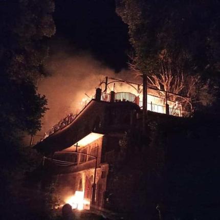 φωτιά βαρνάκοβα μοναστήρι