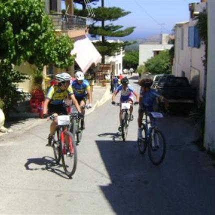 Εκατό άτομα έλαβαν μέρος στον ποδηλατικό αγώνα στις Μαργαρίτες