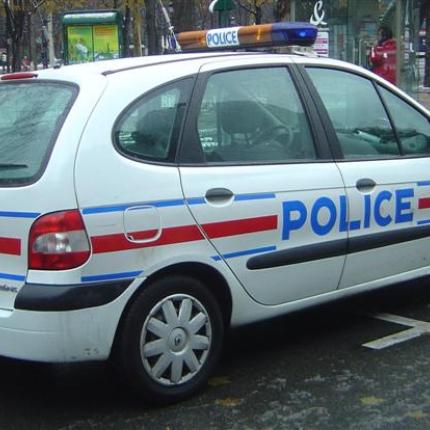 Γάλλοι αστυνομικοί σκότωσαν φανατικό που εισέβαλε σε αστυνομικό τμήμα