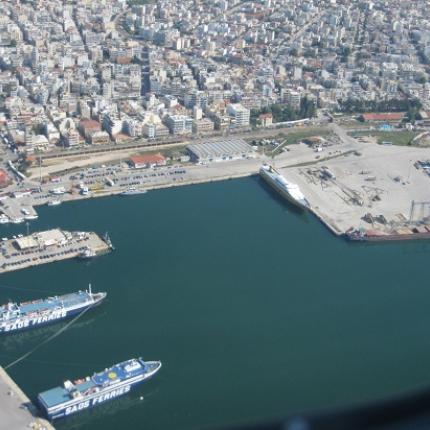 Αλεξανδρούπολη: Ανήλικοι εγκλωβίστηκαν στα βράχια του λιμανιού