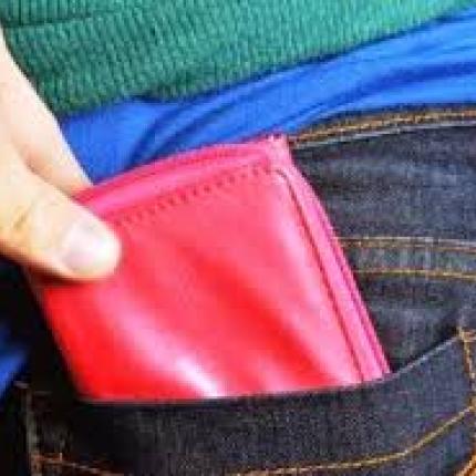 Χανιά: "Δασκάλες" στο ξάφρισμα πορτοφολιών δύο νεαρές γυναίκες