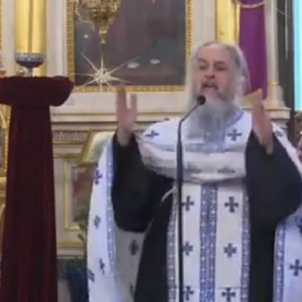 ιερέας Εξάρχεια