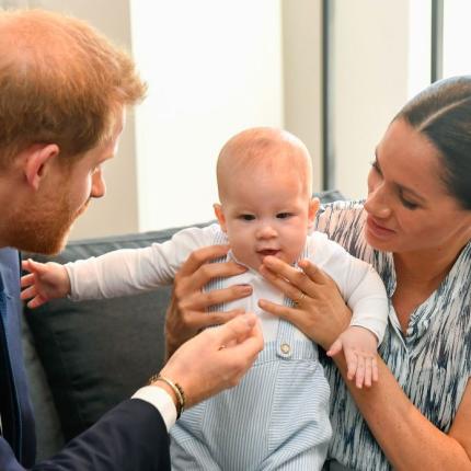 prince-harry-meghan-markle-archie-christmas-1576925225.jpg