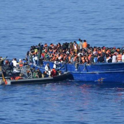 βάρκα πρόσφυγες