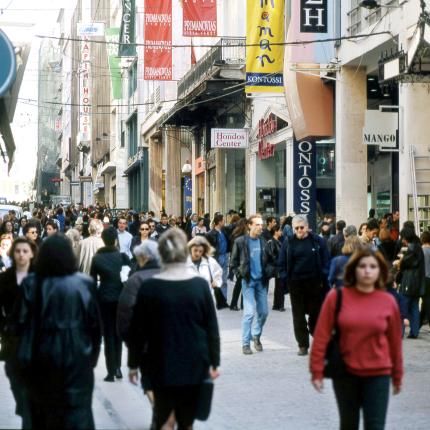 Άνοιξαν τα καταστήματα και στα Χανιά