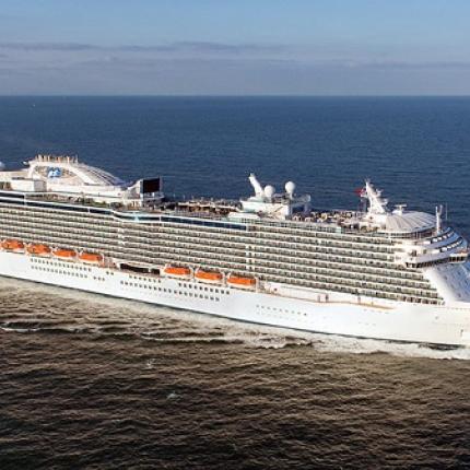 Στο λιμάνι του Πειραιά το μεγαλύτερο κρουαζιερόπλοιο του κόσμου