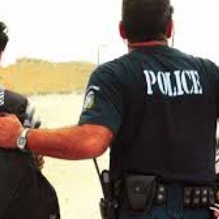 Πειραιάς: Σύλληψη δύο Ρομά που λήστευαν ασκώντας βία