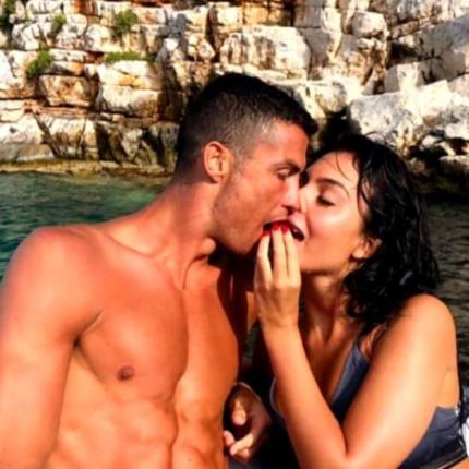 ronalnto.jpg