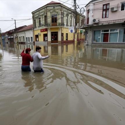 Ένας νεκρός και τρεις αγνοούμενοι από τις πλημμύρες στην Ρουμανία