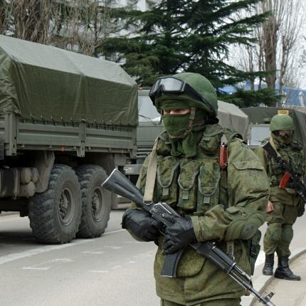 Το Κίεβο κατηγορεί τη Μόσχα ότι στέλνει τανκ και στρατιώτες στην Ανατολική Ουκρανία