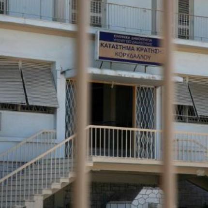 Δύο νεκροί από πυροβολισμούς σε πολυκατοικία στον Κορυδαλλό 