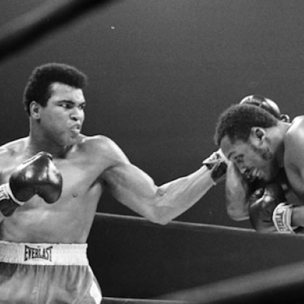 Τα γάντια του Μοχάμεντ Άλι πουλήθηκαν έναντι 400.000 δολαρίων!