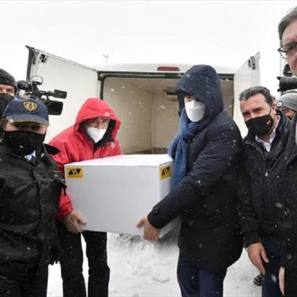 Από την παράδοση των εμβολίων