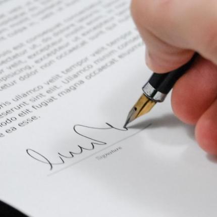 signature.jpg
