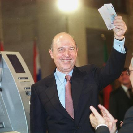" Ο κίνδυνος εξόδου της Ελλάδας από το ευρώ παραμένει" κατά τον Κώστα Σημίτη