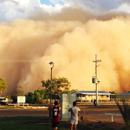 Σκονοθύελλα έκανε... τη νύχτα μέρα στην Αυστραλία!