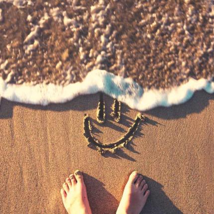 ευτυχία-θάλασσα-άμμος