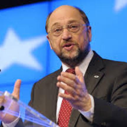 Σουλτς: "Θα βοηθήσουμε την Ελλάδα να πάρει πίσω τα λεφτά, που έφυγαν έξω"