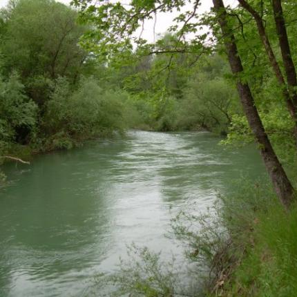 "Φούσκωσε" ο Σπερχειός, δεν περνούν τα τρένα, έκλεισαν δρόμοι