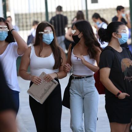 Με μάσκες η πλειοψηφία των μεγαλύτερων παιδιών