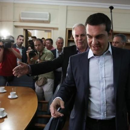 sto-upourgeio-agrotikis-anaptuksis-o-al-tsipras.jpg