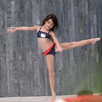 suri-cruise-pool-miami-12302013-09-640x426.jpg