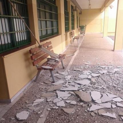 Σοβάς κατέρρευσε σε σχολείο στην Ιεράπετρα! (φωτογραφίες)