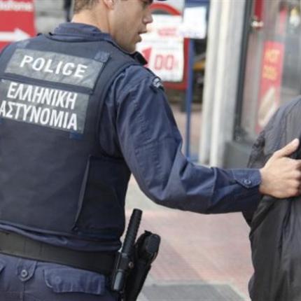 2000 πακέτα τσιγάρα και πλαστά cd  στην κατοχή Πακιστανών στα Χανιά