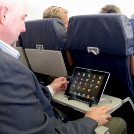 Ε.Ε: Ανοιχτά πλέον κινητά και τάμπλετς στα αεροπλάνα εν πτήση