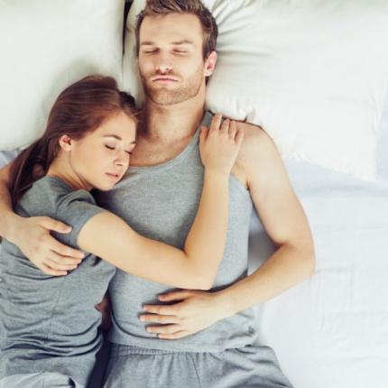 ζευγάρι-ύπνος-στάση ύπνου.jpg