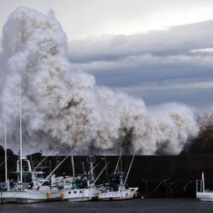 Ο τυφώνας Βονγκφόνγκ χτυπάει την Ιαπωνία
