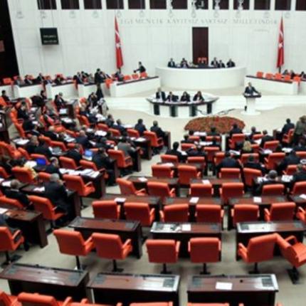 Ψήφο εμπιστοσύνης στη νέα κυβέρνηση Νταβούτογλου έδωσε η τουρκική βουλή