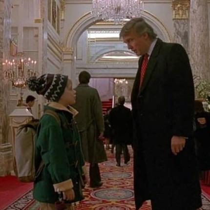 τραμπ μόνος στο σπίτι