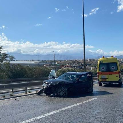 Το ΙΧ υπέστη σοβαρές ζημιές  (Φωτογραφία Γιάννης Λιονάκης)