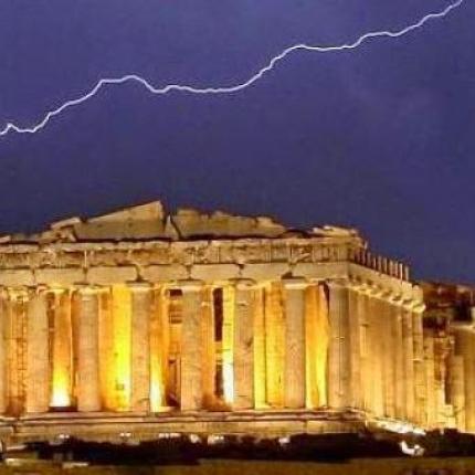 Bloomberg: Η Ελλάδα βγαίνει από την ύφεση αλλά ο αγώνας συνεχίζεται