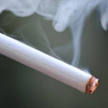 Στρατευμένος ο Κάρολος Παπούλιας κατά του καπνίσματος 