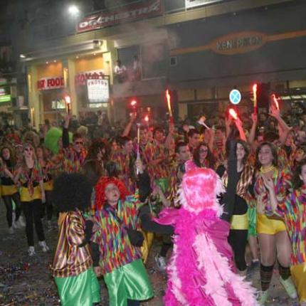 Τύρναβος: Καρναβαλιστής έπεσε από άρμα