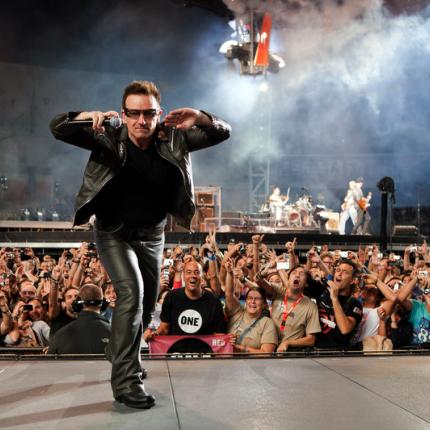 u2_360_degrees_tour_2010-10-02_-_estadio_cidade_de_coimbra_bono.jpg