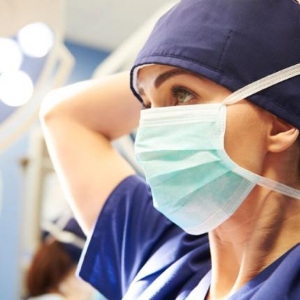 νοσηλεύτρια κορωνοϊός νοσοκόμα νοσοκομείο