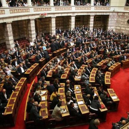 "Όχι" από Λυκούδη, "παρών" από Νταβρή στην ψήφο εμπιστοσύνης