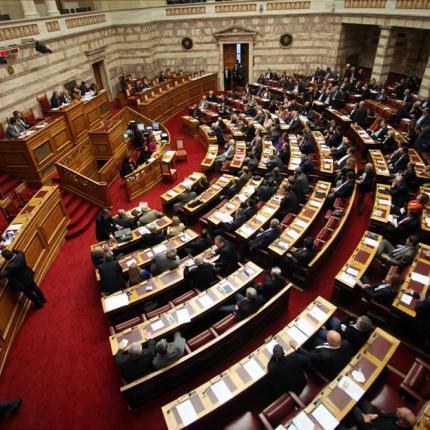 ΕΚΤΑΚΤΟ: Πέρασε με τις ψήφους της συγκυβέρνησης η επίμαχη τροπολογία για τα ΜΜΕ