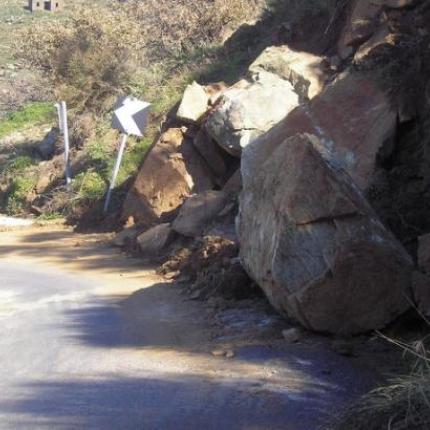 Ρέθυμνο: Η συχνή βραχόπτωση έκλεισε τον δρόμο 