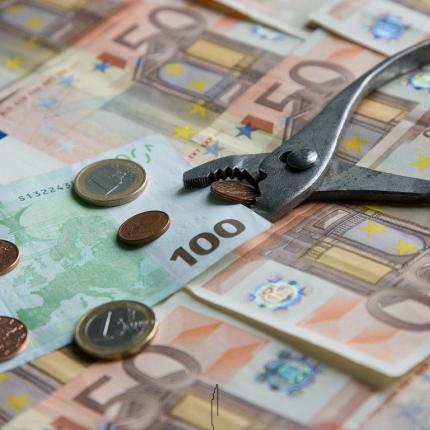 Ποιοι χάνουν 35 έως 100 ευρώ το μήνα στο Δημόσιο