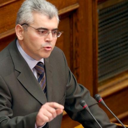 Ο Μάξιμος Χαρακόπουλος απαντά για βιβλία αγροτών, γάλα και μπανταχτσήδες εμπόρους