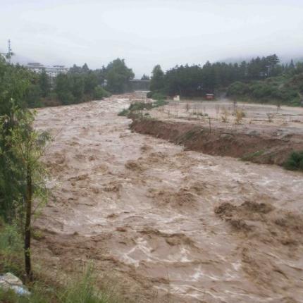 Νεκροί και τραυματίες από υπερχείλιση χειμάρρου στην Ιταλία